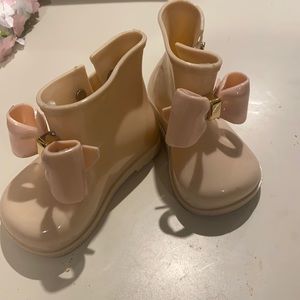 Adorable Mini Jelly rainboots with bow Never worn